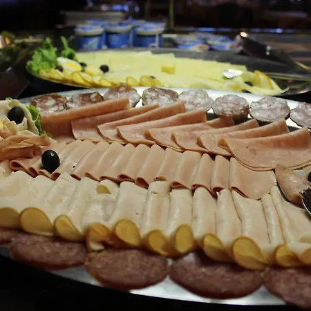 Couette-café Zaka 3*